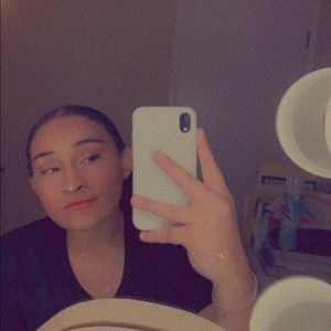 Meet your Posher, Monique